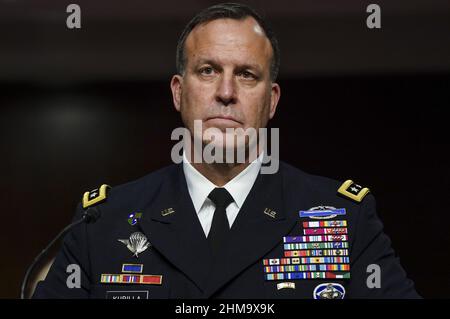 Washington, États-Unis. 08th févr. 2022. Le Lieutenant-général Michael E. Kurilla, États-Unis, prend la parole lors d'une audience des services armés du Sénat pour examiner sa nomination au poste de général et de commandant du Commandement central des États-Unis, département de la Défense, dans l'édifice Dirksen du Bureau du Sénat, le mardi 8 février 2022 à Washington, Le président du DC Biden a nommé le lieutenant général Kurilla et, s'il est nommé, il serait responsable des poursuites pour les guerres en Iran et en Afghanistan, selon les documents envoyés au Sénat. Photo de Leigh Vogel/UPI crédit: UPI/Alay Live News Banque D'Images