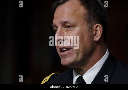 Washington, États-Unis. 08th févr. 2022. Le Lieutenant-général Michael E. Kurilla, États-Unis, prend la parole lors d'une audience des services armés du Sénat pour examiner sa nomination au poste de général et de commandant du Commandement central des États-Unis, département de la Défense, dans l'édifice Dirksen du Bureau du Sénat, le mardi 8 février 2022 à Washington, Le président du DC Biden a nommé le lieutenant général Kurilla et, s'il est nommé, il serait responsable des poursuites pour les guerres en Iran et en Afghanistan, selon les documents envoyés au Sénat. Photo de Leigh Vogel/UPI crédit: UPI/Alay Live News Banque D'Images