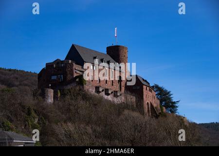 Belle vue sur le château de Hengebach sur le Rur à Heimbach Banque D'Images