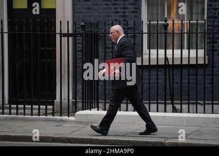 Le secrétaire à l’éducation Nadhim Zahawi quitte Downing Street, Londres, alors que le Premier ministre Boris Johnson remanque son cabinet. Date de la photo: Mardi 8 février 2022. Banque D'Images