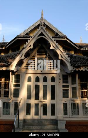 Deolali, Maharashtra, Inde- Asie, Fév, 2009 : belle maison en bois de cent ans extérieur style vintage unique Design Banque D'Images