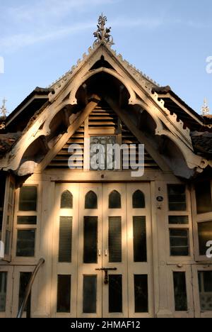 Deolali, Maharashtra, Inde- Asie, Fév, 2009 : belle maison en bois de cent ans extérieur style vintage unique Design Banque D'Images