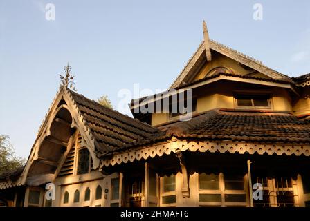 Deolali, Maharashtra, Inde- Asie, Fév, 2009 : belle maison en bois de cent ans extérieur style vintage unique Design Banque D'Images