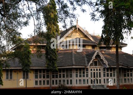 Deolali, Maharashtra, Inde- Asie, Fév, 2009 : belle maison en bois de cent ans extérieur style vintage unique Design Banque D'Images