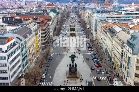 PRAGUE, TCHÉQUIE, JANVIER 26 2022, Une vue sur la place Venceslas dans le centre de Prague. Banque D'Images