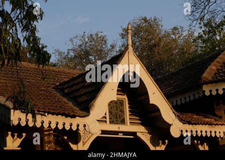 Deolali, Maharashtra, Inde- Asie, Fév, 2009 : belle maison en bois de cent ans extérieur style vintage unique Design Banque D'Images