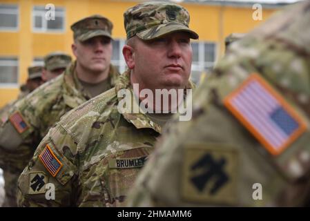 Starychi, Ukraine 2 février 2017. Instructeurs américains vus lors de la cérémonie d'ouverture de la prochaine étape de formation des unités des forces armées dans le cadre du programme "Groupe multinational mixte de formation - Ukraine" (JMTG-U). Banque D'Images