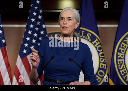 Washington, États-Unis. 08th févr. 2022. Katherine Clark Hakeem Jeffries (D-ma), Assistante du caucus démocratique, parle du Plan américain de sauvetage, janvier 6 rioter, lors d'une conférence de presse tenue aujourd'hui le 08 février 2021 à HVC/Capitol Hill à Washington DC, États-Unis. (Photo de Lénine Nolly/Sipa USA) Credit: SIPA USA/Alay Live News Banque D'Images