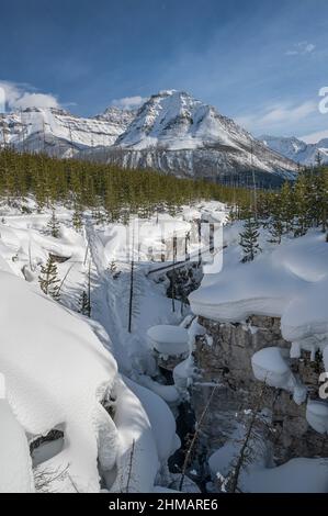 Canyon de marbre recouvert de neige dans le parc national Kootenay, Colombie-Britannique, Canada Banque D'Images