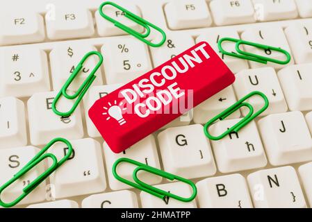 Code de réduction de l'affiche manuscrite. Présentation commerciale pour réduire le prix d'un produit avec un coupon personnalisé Abstract Typing nouvelles feuilles de calcul Banque D'Images