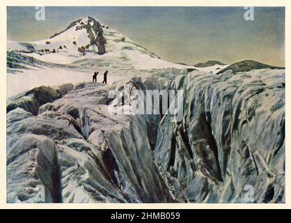 Grimpeurs sur le glacier Eliot, Mount Hood, Oregon, début 1900s. Demi-teinte couleur d'une photo Banque D'Images