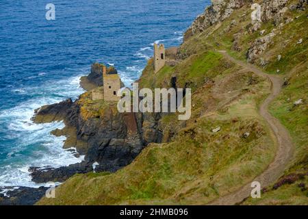 Août 2018 : ruines de la maison de moteur de pompage d'extraction d'étain à Wheal Coates, St Agnes, Cornwall, Royaume-Uni Banque D'Images