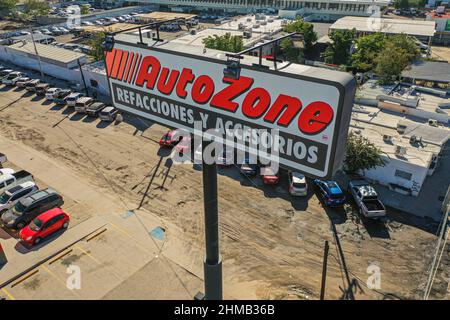 Vista aea de Autozone tienda de auto parties,Industria automotriz , refaciones de auto Hermosillo, Mexique.(photo de Luis Gutierrez Norte photo) vue aérienne du magasin de pièces automobiles Autozone, industrie automobile, pièces automobiles Hermosillo, Mexique.(photo de Luis Gutierrez Norte photo) Banque D'Images