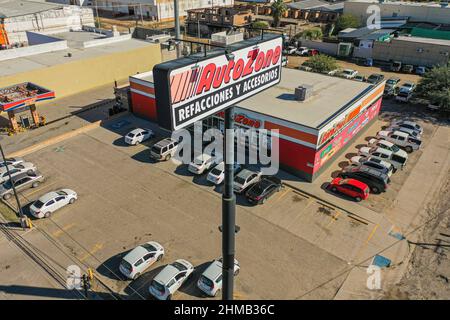 Vista aea de Autozone tienda de auto parties,Industria automotriz , refaciones de auto Hermosillo, Mexique.(photo de Luis Gutierrez Norte photo) vue aérienne du magasin de pièces automobiles Autozone, industrie automobile, pièces automobiles Hermosillo, Mexique.(photo de Luis Gutierrez Norte photo) Banque D'Images