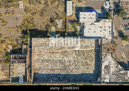 Vue aérienne des ruines du bâtiment abandonné et détérioré qui était le supermarché VH ou Comercial VH, magasins en libre-service à Hermosillo, Mexique. Entrepôt, économie, commerce, faillite, Crise, faillite commerciale (photo par Luis Gutierrez Norte photo) Vista aerea de las ruinas del edificio abadonado y détériorado que fue el supermercado VH o Comercial VH, tiendas de autoservicio en Hermosillo, Mexique. bodega, ecomonia, comercio, bancarota, Crise , quiebra de negocios (photo par Luis Gutierrez Norte photo) Banque D'Images