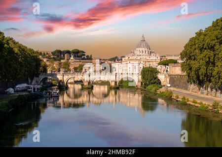 Coucher de soleil sur les monuments les plus célèbres de Rome Banque D'Images