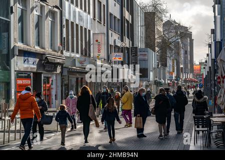 Centre ville de Bochum, en janvier 2022, Kortumstrasse, masques obligatoires, rues commerçantes, Vente, offres spéciales, Bochum, NRW, Allemagne, Banque D'Images