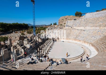 Ephèse, théâtre antique, vue sur le paysage dans l'ancienne ville d'Ephèse, en Turquie.Ephèse (Efes) est un site classé au patrimoine mondial de l'UNESCO. Banque D'Images