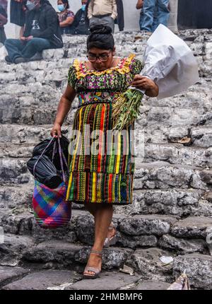 Marché du dimanche en face de l'église Santo Tomas, Chichichastenango, Guatemala Banque D'Images