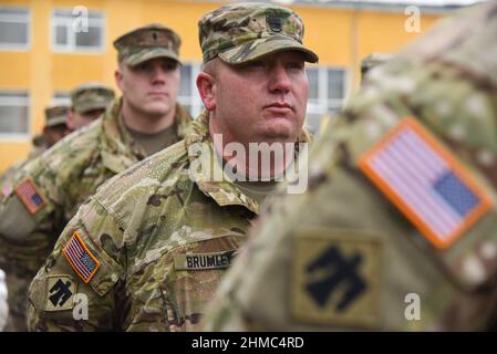 Starychi, Ukraine. 02nd févr. 2017. Instructeurs américains vus lors de la cérémonie d'ouverture de la prochaine étape de formation des unités des forces armées dans le cadre du programme "Groupe multinational mixte de formation - Ukraine" (JMTG-U). (Photo de Mykola TYS/SOPA Images/Sipa USA) crédit: SIPA USA/Alay Live News Banque D'Images