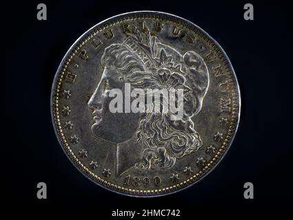 Morgan Dollar Liberty 1890 Macro Shot fond noir Banque D'Images