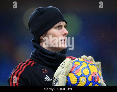 8th février 2022 ; Turf Moor, Burnley, Lancashire, Angleterre ; Premier League football, Burnley contre Manchester United ; le gardien de but suppléant Dean Henderson de Manchester United se réchauffe Banque D'Images