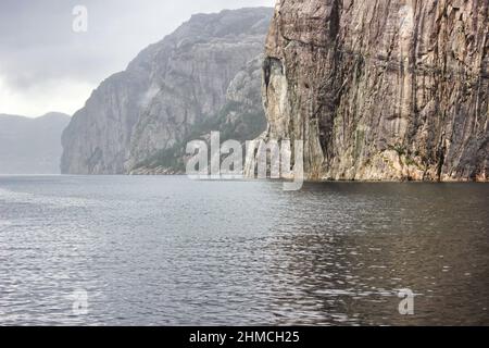 Stavanger ville norvégienne avec des paysages à couper le souffle de magnifiques fjords, des montagnes et de longues plages blanches. Banque D'Images