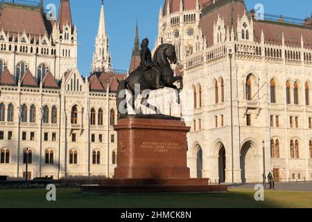 II Statue équestre Rakoczi Ferenc sur la place Kossuth à Budapest, Hongrie Banque D'Images