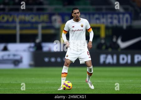 Milan, Italie. 8 février 2022, Chris Smalling de AS Roma en action pendant le match de Coppa Italia entre le FC Internazionale et AS Roma au Stadio Giuseppe Meazza le 8 février 2022 à Milan, Italie. Banque D'Images