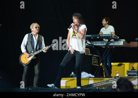 Milan Italie 2011-06-21:concert en direct du groupe de rock étranger à l'Arena Fiera Milano Rho, le chanteur Kelly Hansen et le guitariste Mick Jones pendant le concert Banque D'Images