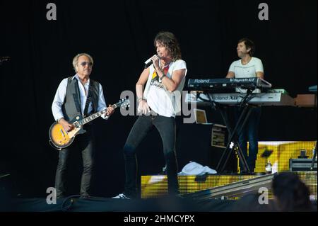 Milan Italie 2011-06-21:concert en direct du groupe de rock étranger à l'Arena Fiera Milano Rho, le chanteur Kelly Hansen et le guitariste Mick Jones pendant le concert Banque D'Images