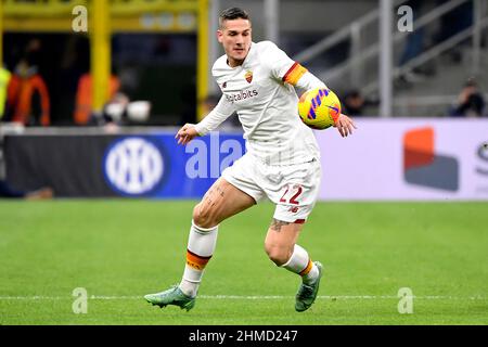 Milan, Italie. 08th févr. 2022. Nicolo Zaniolo de AS Roma en action lors du match de football de quart-finale de la coupe d'Italie entre le FC Internazionale et AS Roma au stade San Siro de Milan (Italie), le 8th février 2021. Photo Andrea Staccioli/Insidefoto crédit: Insidefoto srl/Alamy Live News Banque D'Images