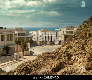 Plusieurs villas de luxe au sommet de la montagne. Banque D'Images