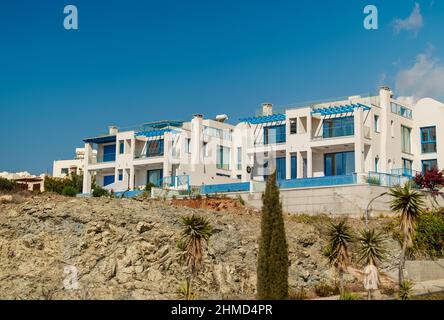 Plusieurs villas de luxe au sommet de la montagne. Banque D'Images