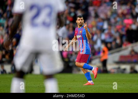 Sergio Kun Agüero (19) du FC Barcelone pendant la dixième journée du match de la Liga Santader entre le FC Barcelone et le Real Madrid au stade Camp Nou, le 24 octobre 2021 à Barcelone, Espagne. Banque D'Images