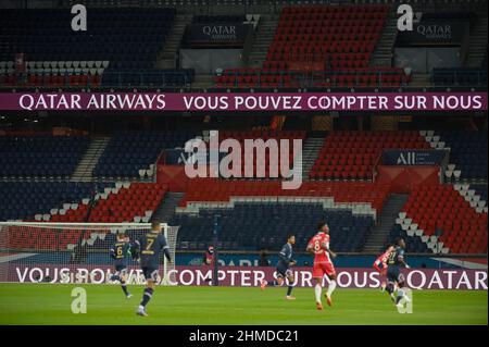 PSG - Monaco la Vierge Auteuil est complètement vide en raison de la suspension à deux matchs des Ultras pendant le match entre PSG et Monaco à la Banque D'Images