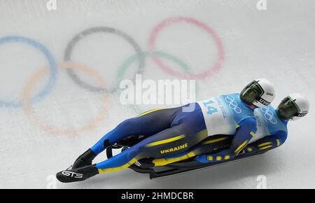 Yanqing, Chine. 09th févr. 2022. Jeux olympiques, luge, doubles, 1st courir au National Sliding Centre. Ihor Stakhiv et Andrii Lysetskyi, de l'Ukraine, en action. Credit: Michael Kappeller/dpa/Alay Live News Banque D'Images