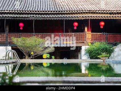 Bangkok, Thaïlande - 06 février 2022 : ancien manoir de style Hokkien (200 ans) est une cour chinoise du XIXe siècle Banque D'Images