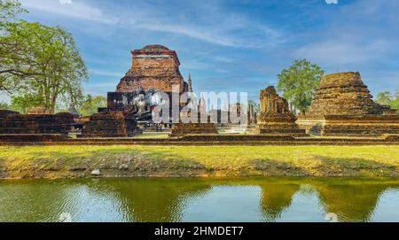 Parc historique de Sukhotai, ruines de Wat Mahathe. Un des plus beaux et vaut le détour en Thaïlande. Destination de voyage populaire lors d'une visite du sud Banque D'Images