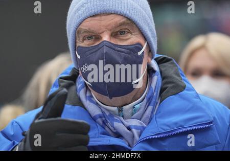 Yanqing, Chine. 09th févr. 2022. Jeux olympiques, luge, doubles au National Sliding Centre. Le président du CIO, Thomas Bach, visite le lieu du concours. Credit: Michael Kappeller/dpa/Alay Live News Banque D'Images