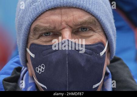 Yanqing, Chine. 09th févr. 2022. Jeux olympiques, luge, doubles au National Sliding Centre. Le président du CIO, Thomas Bach, visite le lieu du concours. Credit: Michael Kappeller/dpa/Alay Live News Banque D'Images