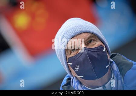 Yanqing, Chine. 09th févr. 2022. Jeux olympiques, luge, doubles au National Sliding Centre. Le président du CIO, Thomas Bach, visite le lieu du concours. Credit: Michael Kappeller/dpa/Alay Live News Banque D'Images