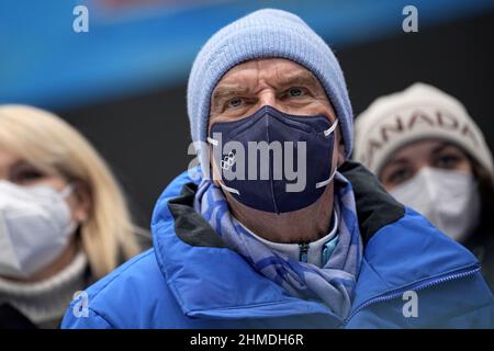 Yanqing, Chine. 09th févr. 2022. Jeux olympiques, luge, doubles au National Sliding Centre. Le président du CIO, Thomas Bach, visite le lieu du concours. Credit: Michael Kappeller/dpa/Alay Live News Banque D'Images