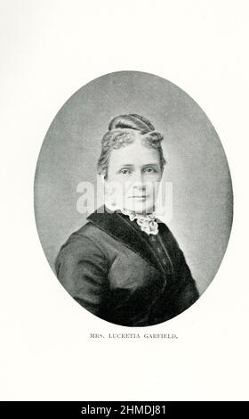 Mme Lucretia Garfield Lucretia Garfield (décédée en 1918) était l'épouse de James Abram Garfield (1831-1881), élu président des États-Unis en 20th en 1880. Il a été constamment harcelé par des gens à la recherche d'un emploi et a été tué par un coup de feu le 2 juillet 1881. Il est décédé le 19 septembre. Banque D'Images