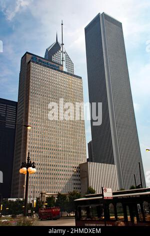 Vue sur Aon Center et One Prudential Plaza, Chicago, Illinois Banque D'Images