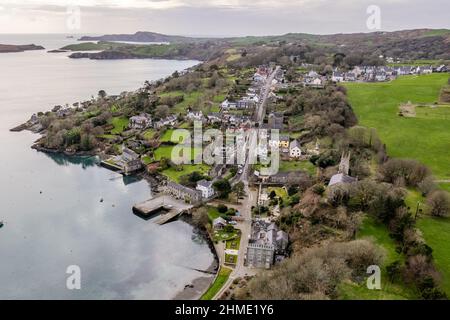 Castletownshend, West Cork, Irlande. 9th févr. 2022. Aujourd'hui, le village de Castletownshend, à l'ouest du pays, était baigné de soleil en hiver. Met Éireann a prévu ce soir des températures inférieures à zéro ainsi que de la neige et de la glace pour les régions du nord du pays. Crédit : AG News/Alay Live News Banque D'Images