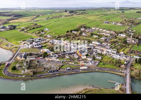 Timoleague, West Cork, Irlande. 9th févr. 2022. Aujourd'hui, le village de Timoleague, à l'ouest du Cork, était sous le soleil d'hiver. Met Éireann a prévu ce soir des températures inférieures à zéro ainsi que de la neige et de la glace pour les régions du nord du pays. Crédit : AG News/Alay Live News Banque D'Images