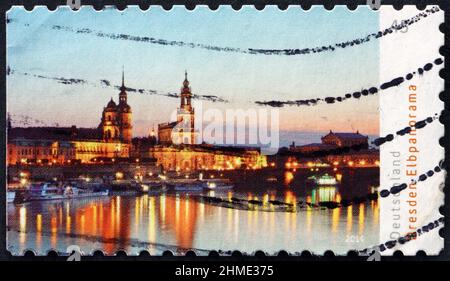 ALLEMAGNE - VERS 2014: Un timbre imprimé en Allemagne montre Dresden Elbpanorama, vers 2014 Banque D'Images