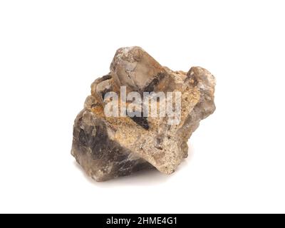 Quartz naturel dans la roche isolé sur blanc Banque D'Images