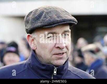 Photo du dossier datée du 06-02-2022 de Henry de Bromhead, dont le cheval à temps plein Score pourrait être destiné au Grand National d'Irlande après avoir triomphé dans le Festival de Pâques de Fairyhouse 16th - 18th April Rated Chase. Date de publication : le mercredi 9 février 2022. Banque D'Images